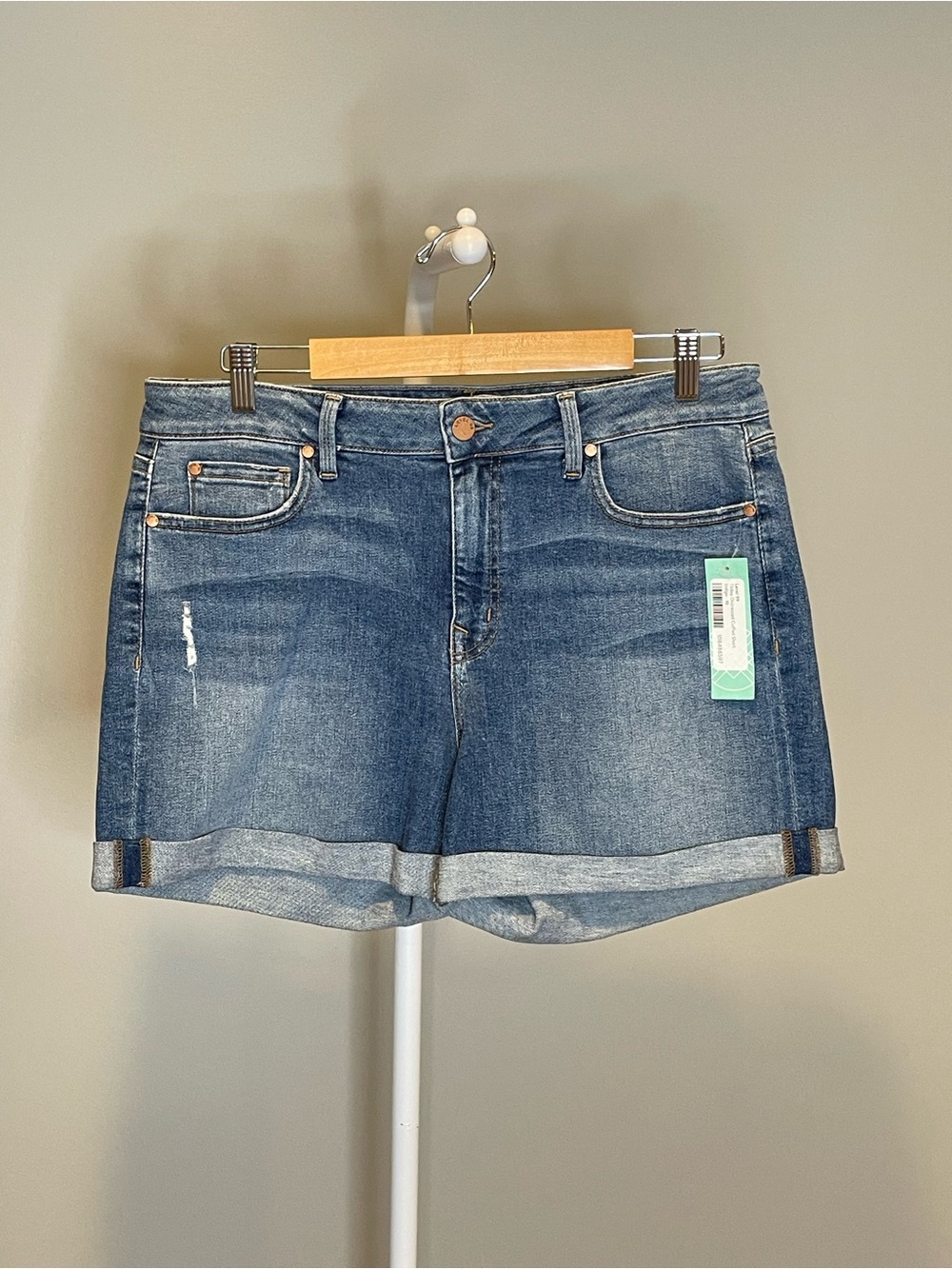 Level 99 Tinley Distressed Cuffed Short (Indigo)